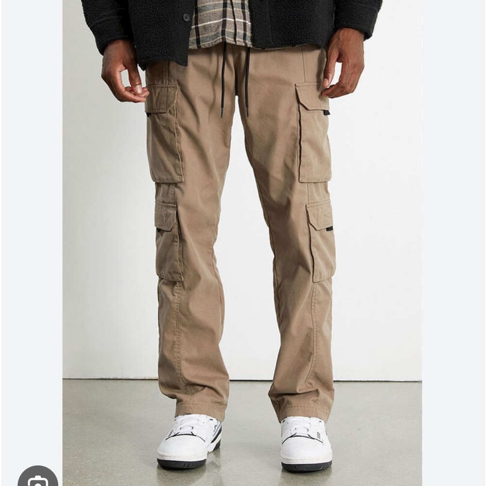 Men loose cargo